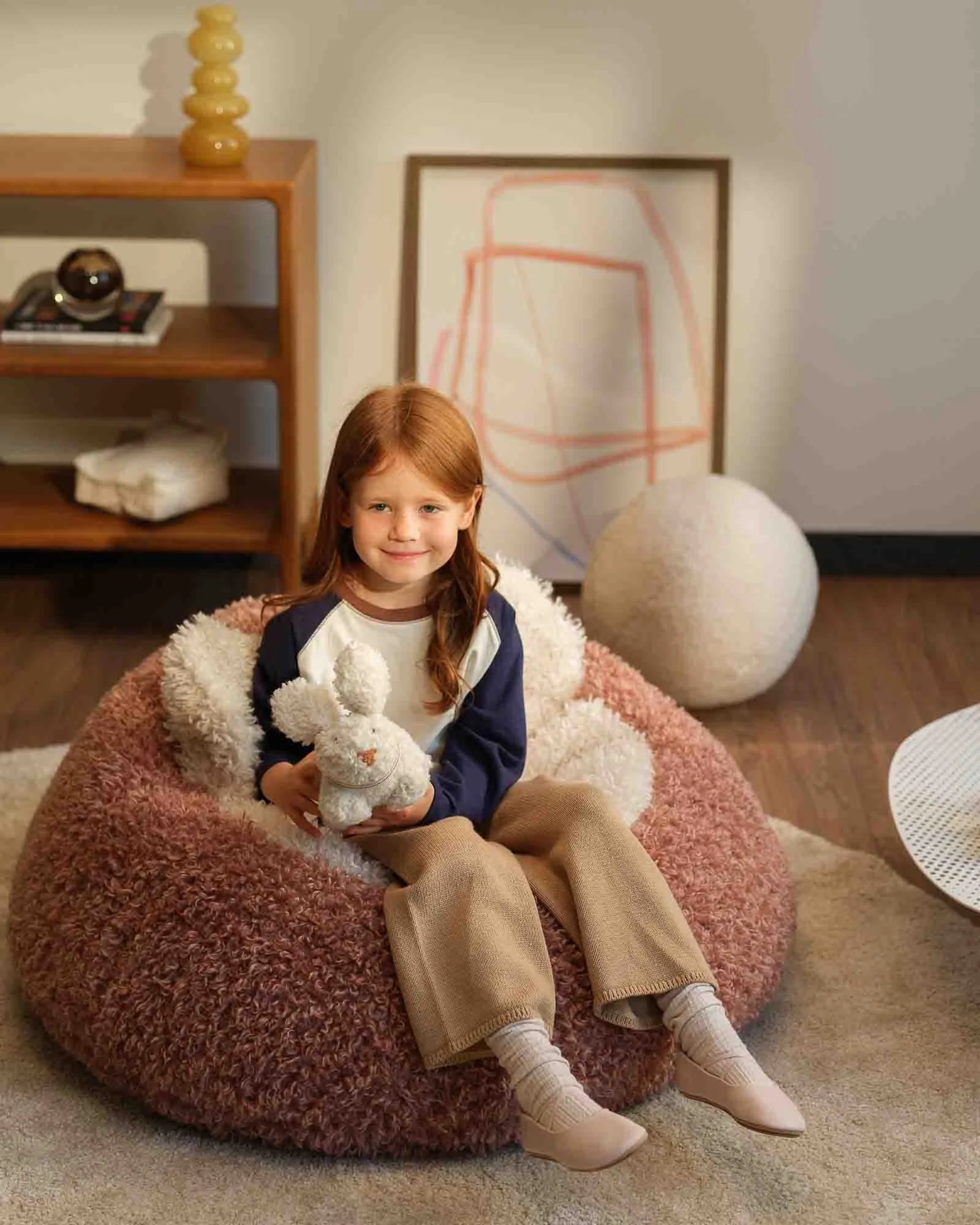 wigiwama-blush-yeti-sitzsack-flauschiger-kindersitzsack image 2