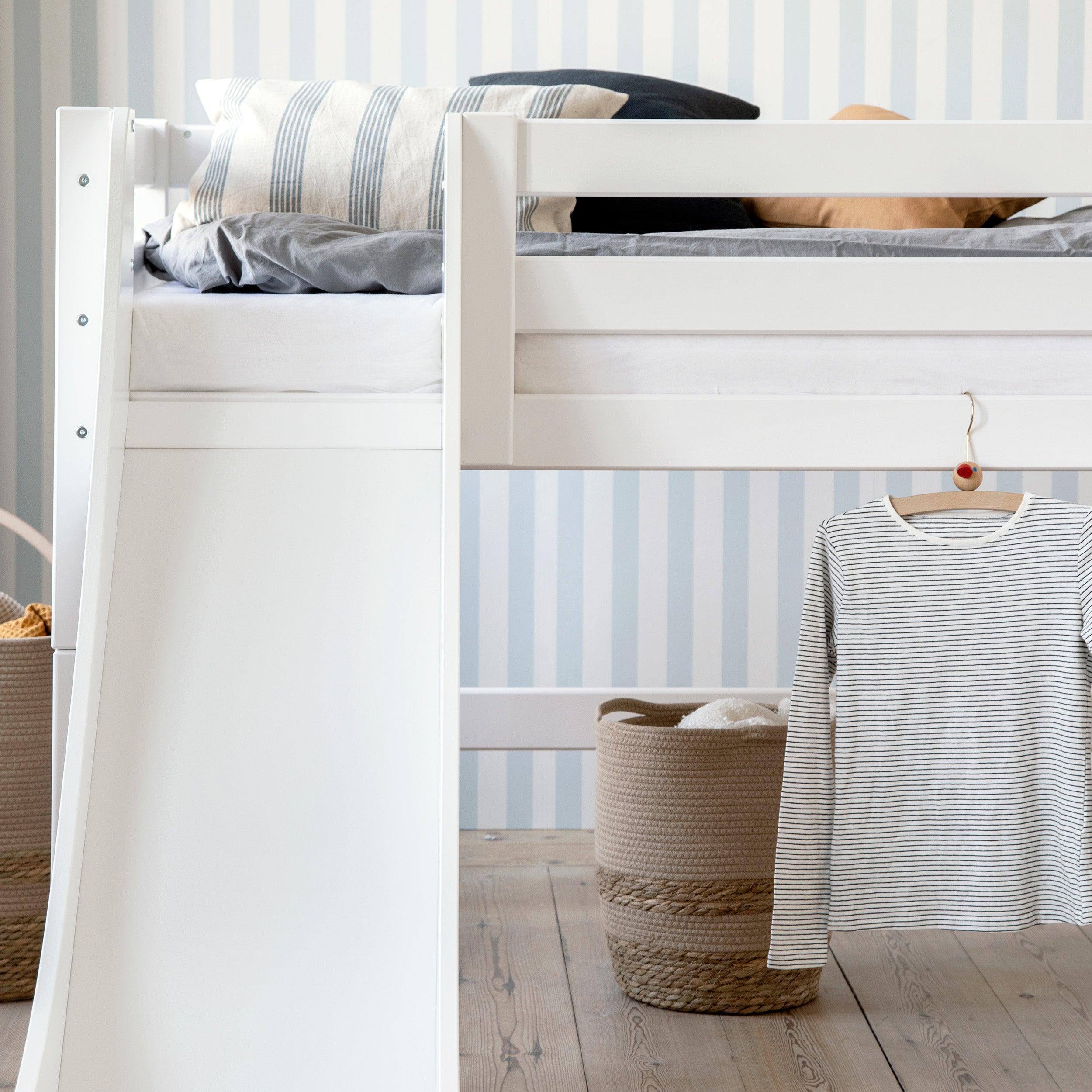 hoppekids-eco-luxury-halbhochbett-mit-rutsche-komplettbett image 4