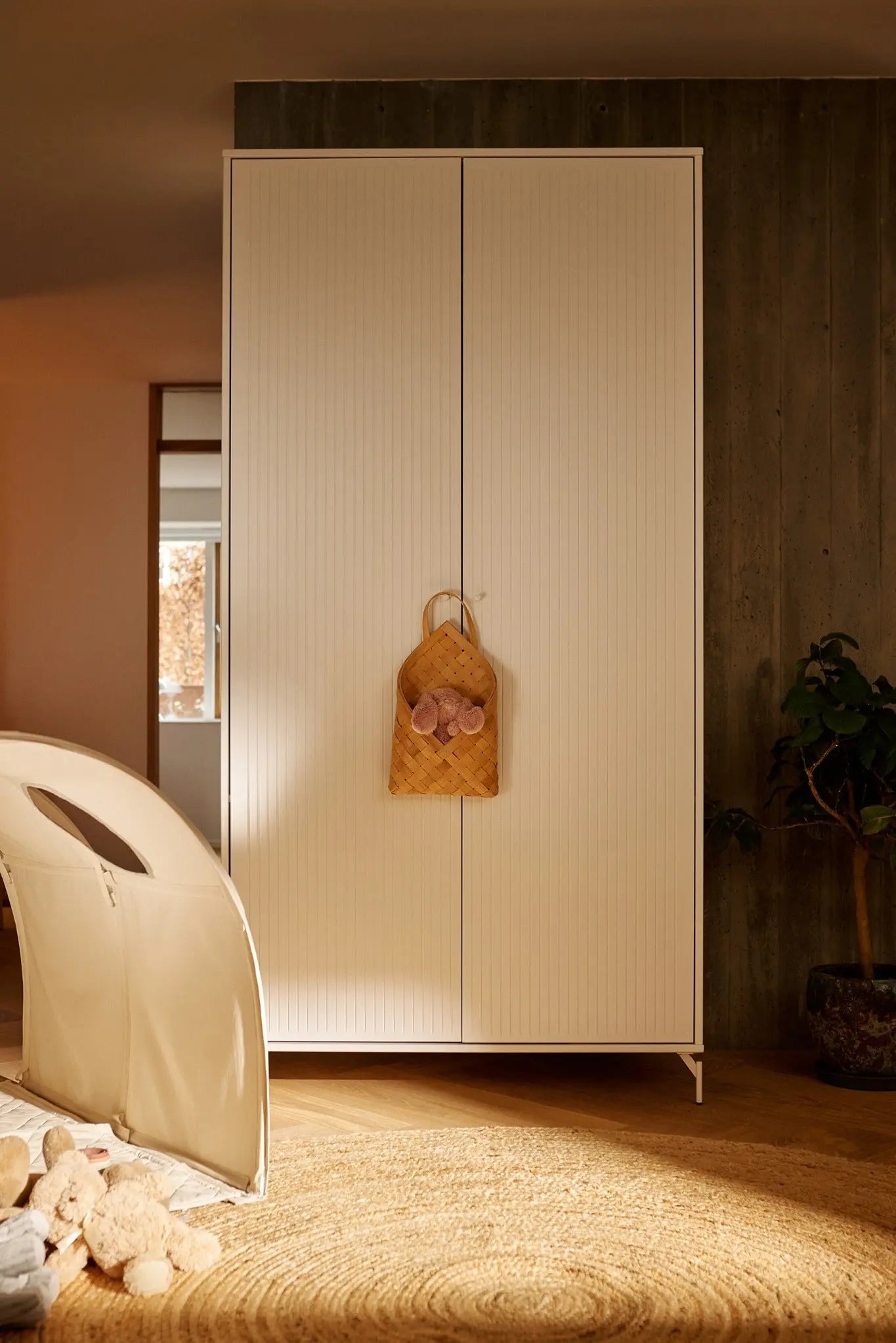 flexa-saga-kleiderschrank-2-t-ren-mit-rillen-metallf-e-wei image 4