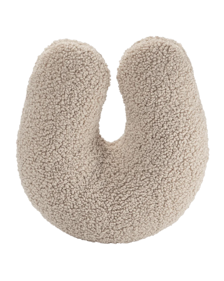 wigiwama-biscuit-u-f-rmiges-kissen-aus-teddy image 1