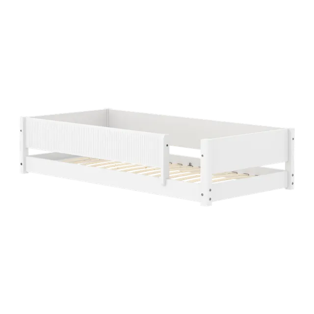 flexa-white-montessori-bett-niedrig-mit-vorderer-absturzsicherung-grooves-90x200 image 1
