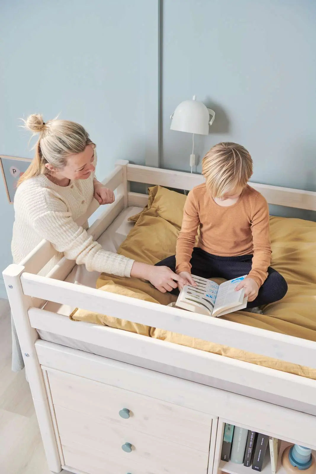 flexa-classic-mittelhohes-bett-120-cm-mit-leiter-90x200-cm-wei image 3