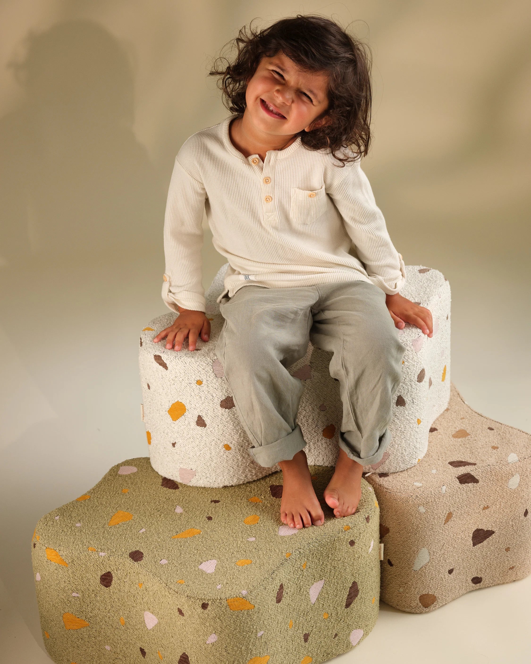 wigiwama-cloud-pouf-wolkenpouffe-terrazzo-marble image 5