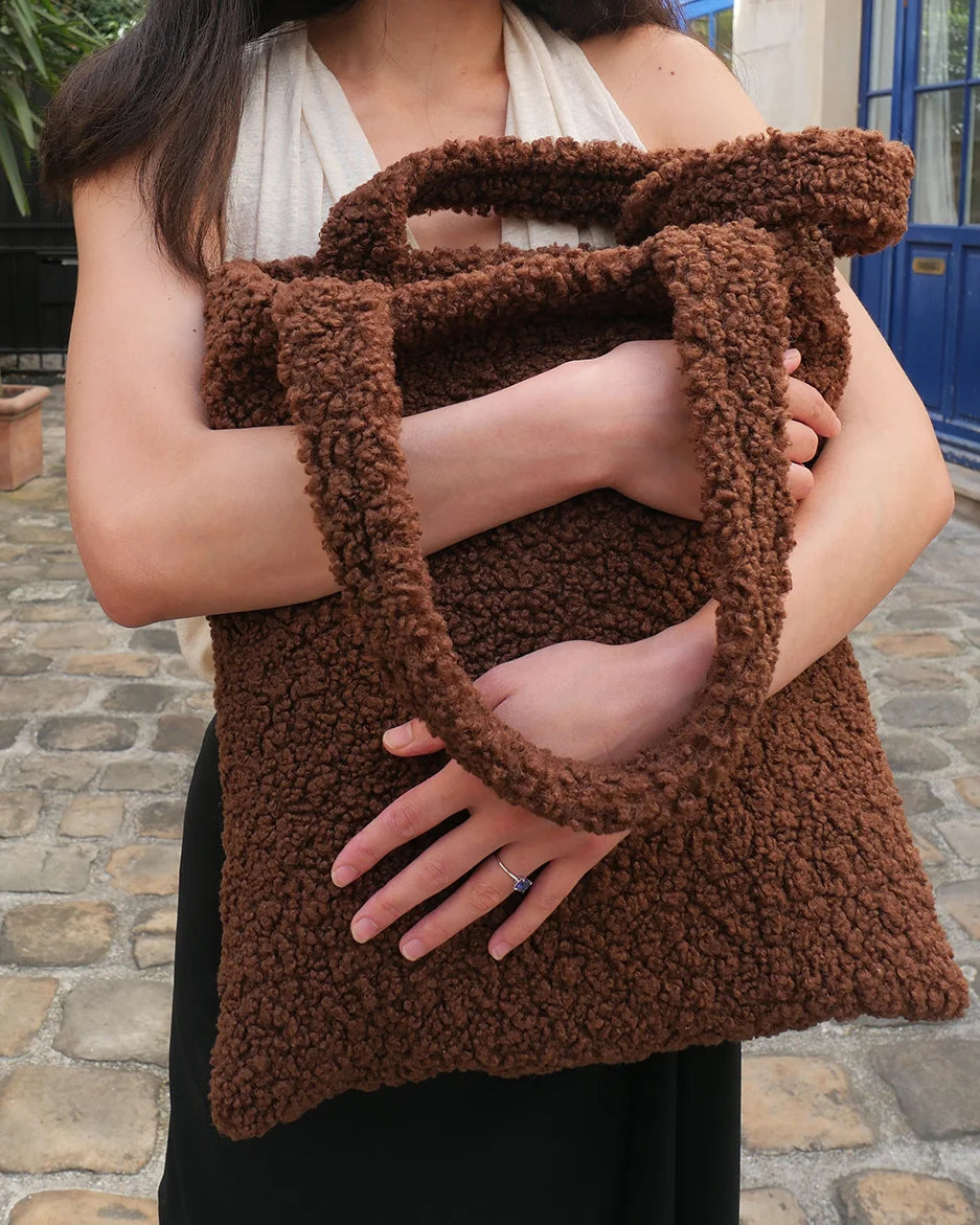wigiwama-classic-tote-bag-warm-hazel-teddy-shopper image 2