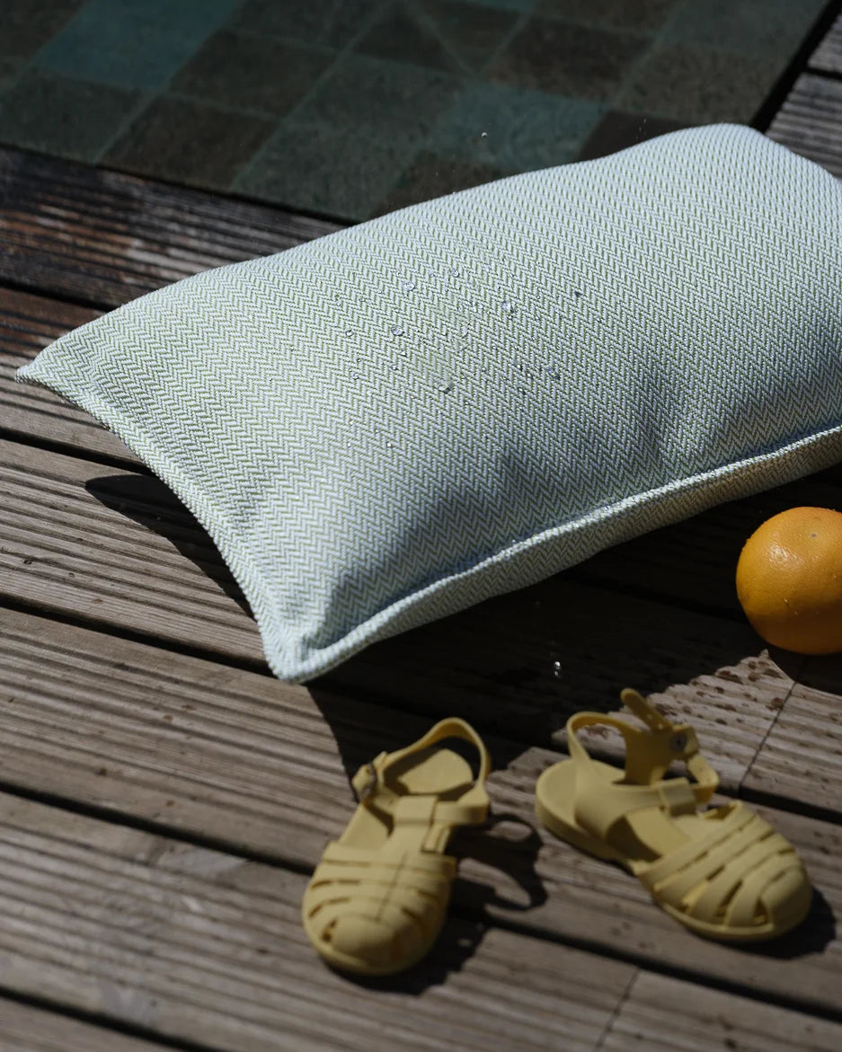 wigiwama-azure-outdoor-bolster-wetterfeste-nackenrolle-f-r-kinder image 3