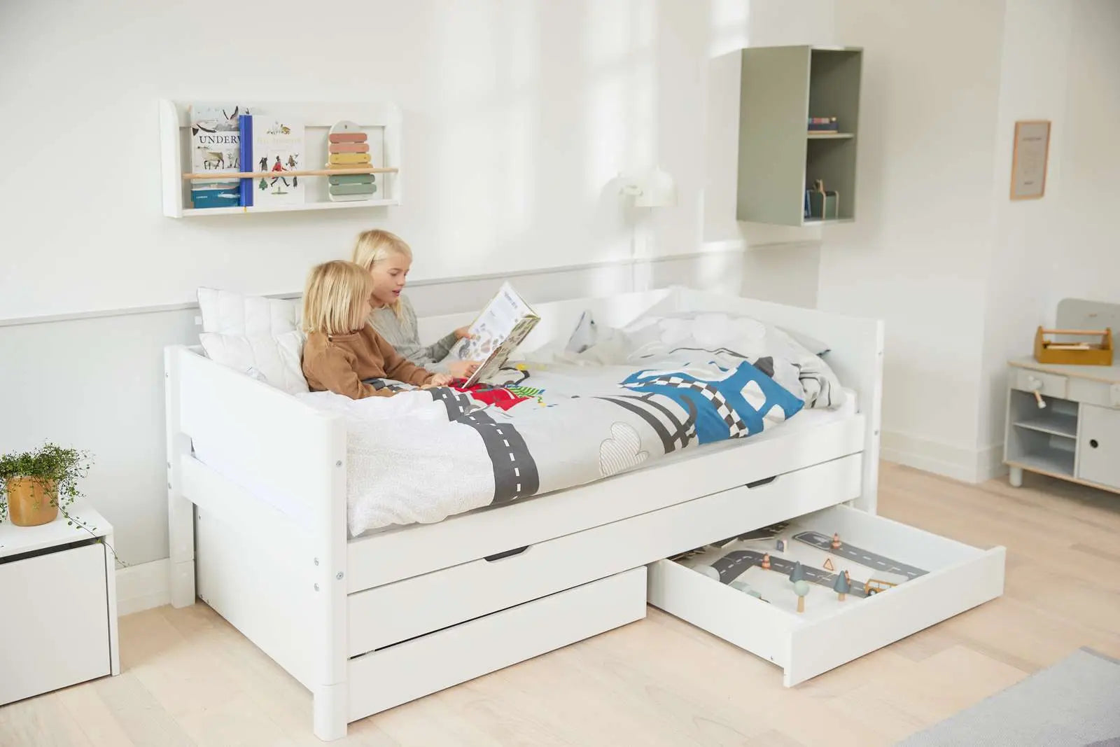 flexa-white-einzelbett-90x200-cm-mit-ausziehbett-90x190-cm-und-schubladen-wei image 2