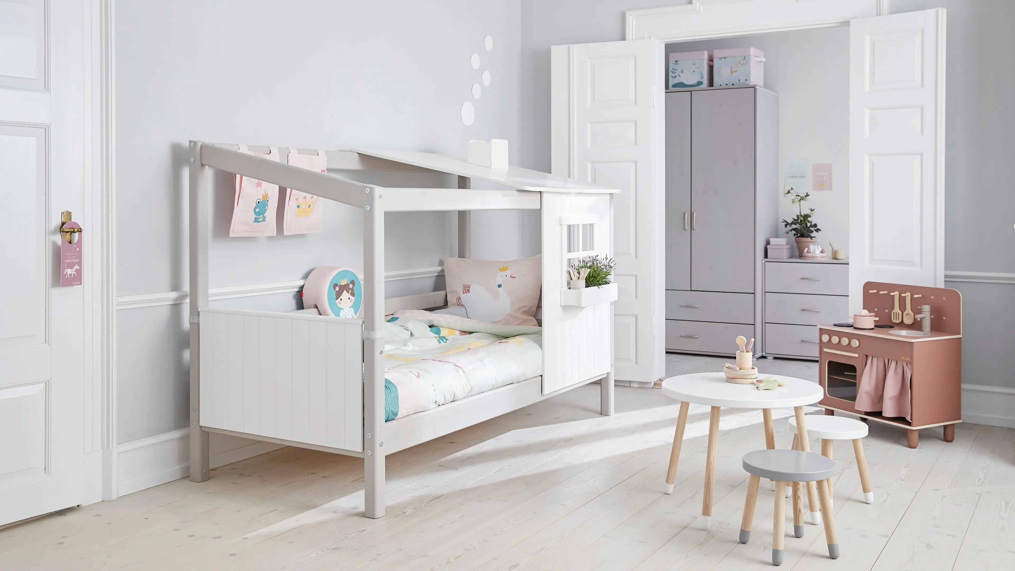 flexa-classic-spielbett-mit-1-2-haus-90x200-cm-wei-grau image 2