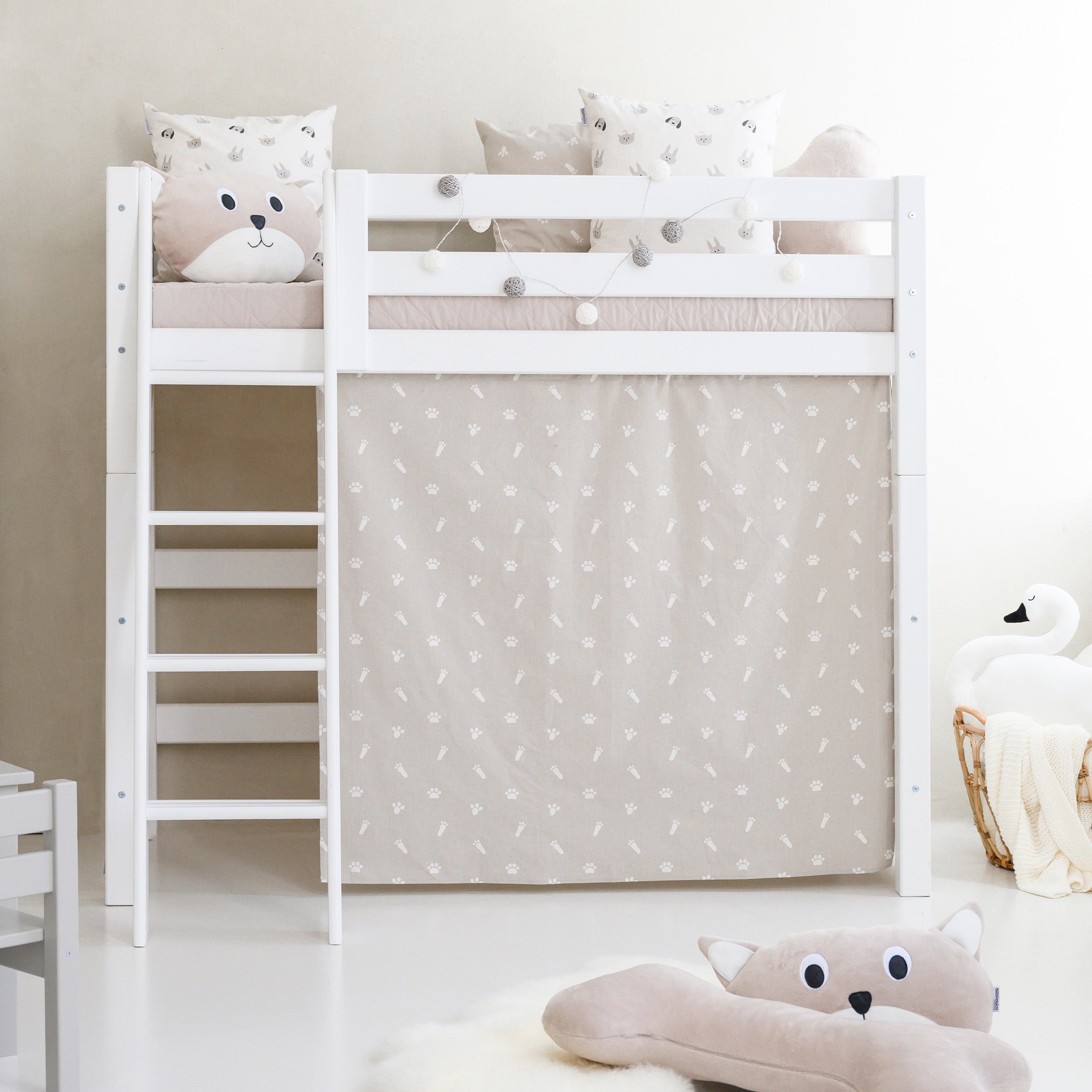 hoppekids-eco-luxury-mittelhohes-bett-mit-pets-silver-cloud-vorhang image 4