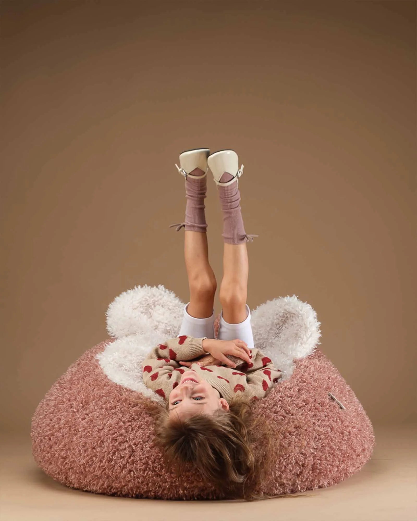 wigiwama-blush-yeti-sitzsack-flauschiger-kindersitzsack image 6