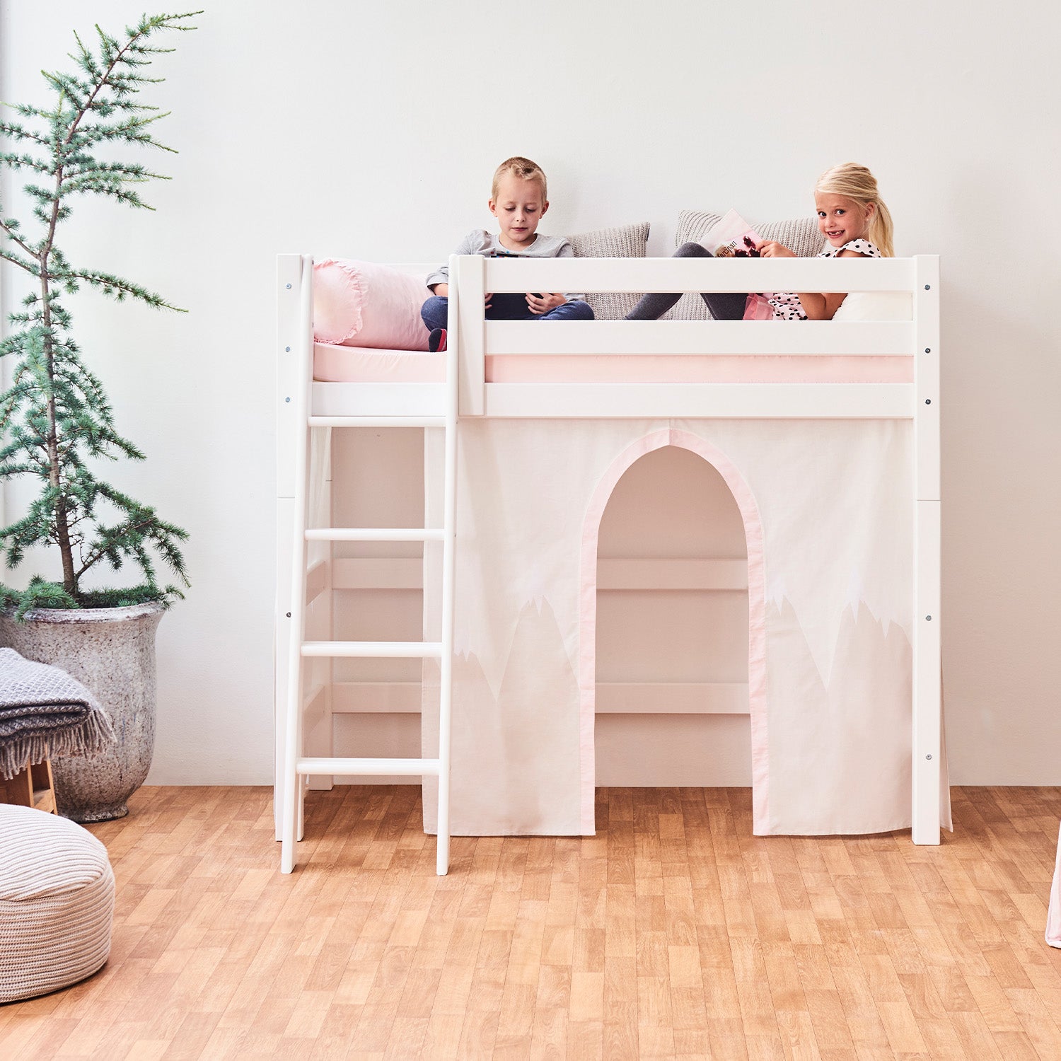 hoppekids-eco-luxury-mittelhohes-bett-mit-winter-wonderland-bettvorhang image 6