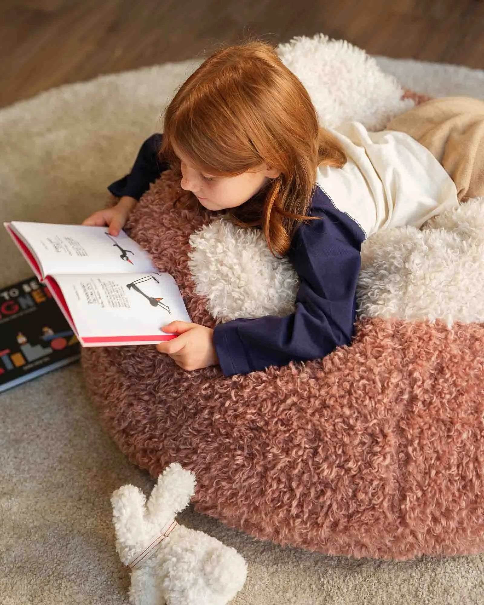 wigiwama-blush-yeti-sitzsack-flauschiger-kindersitzsack image 5