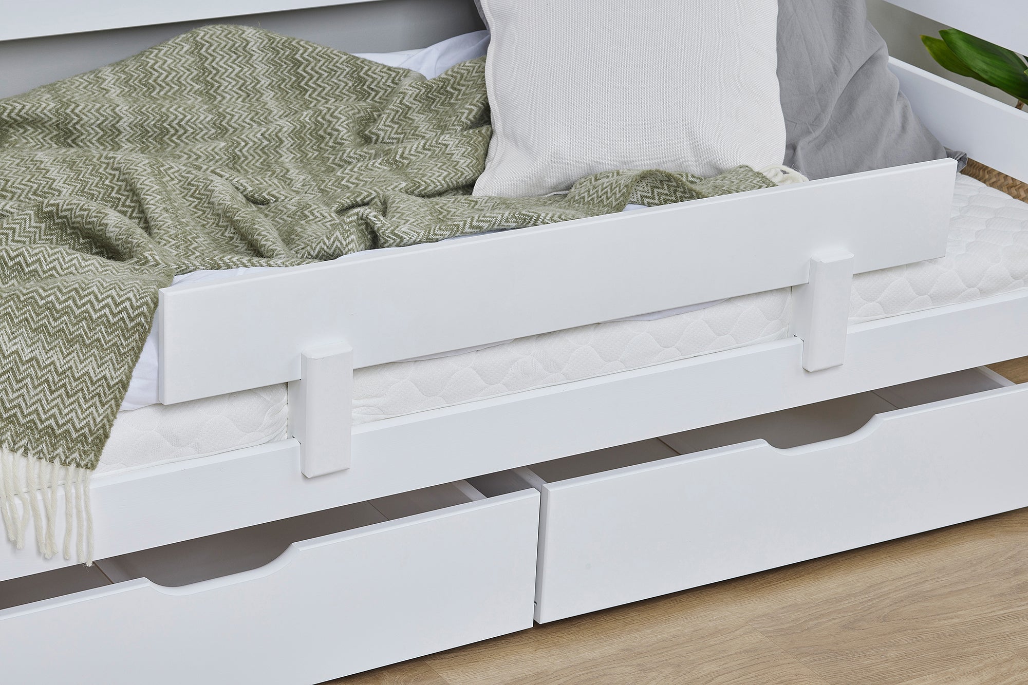 hoppekids-eco-comfort-einzelbett-70x160-inkl-schubladen-und-rausfallschutz image 6