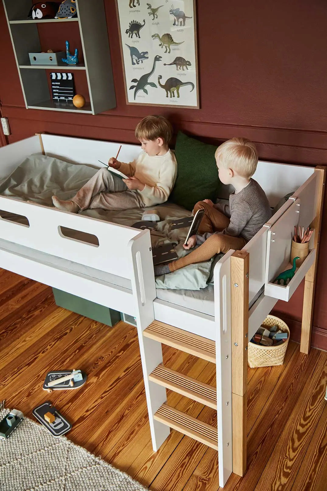 flexa-nor-spielbett-120-cm-mit-leiter-und-absturzsicherung-90x200-cm-wei-eiche image 4