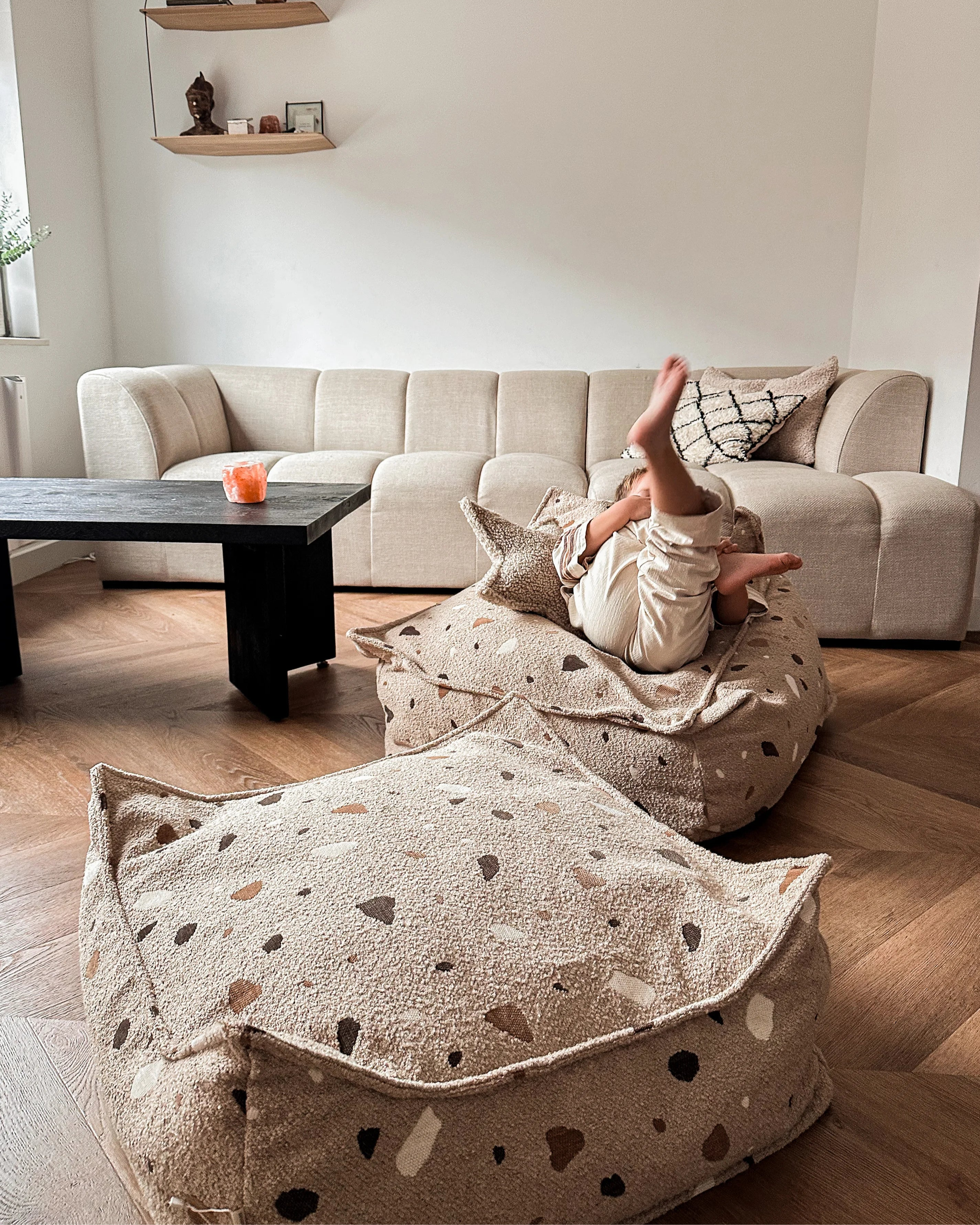 wigiwama-square-ottoman-terrazzo-sand-quadratischer-kinder-hocker image 7