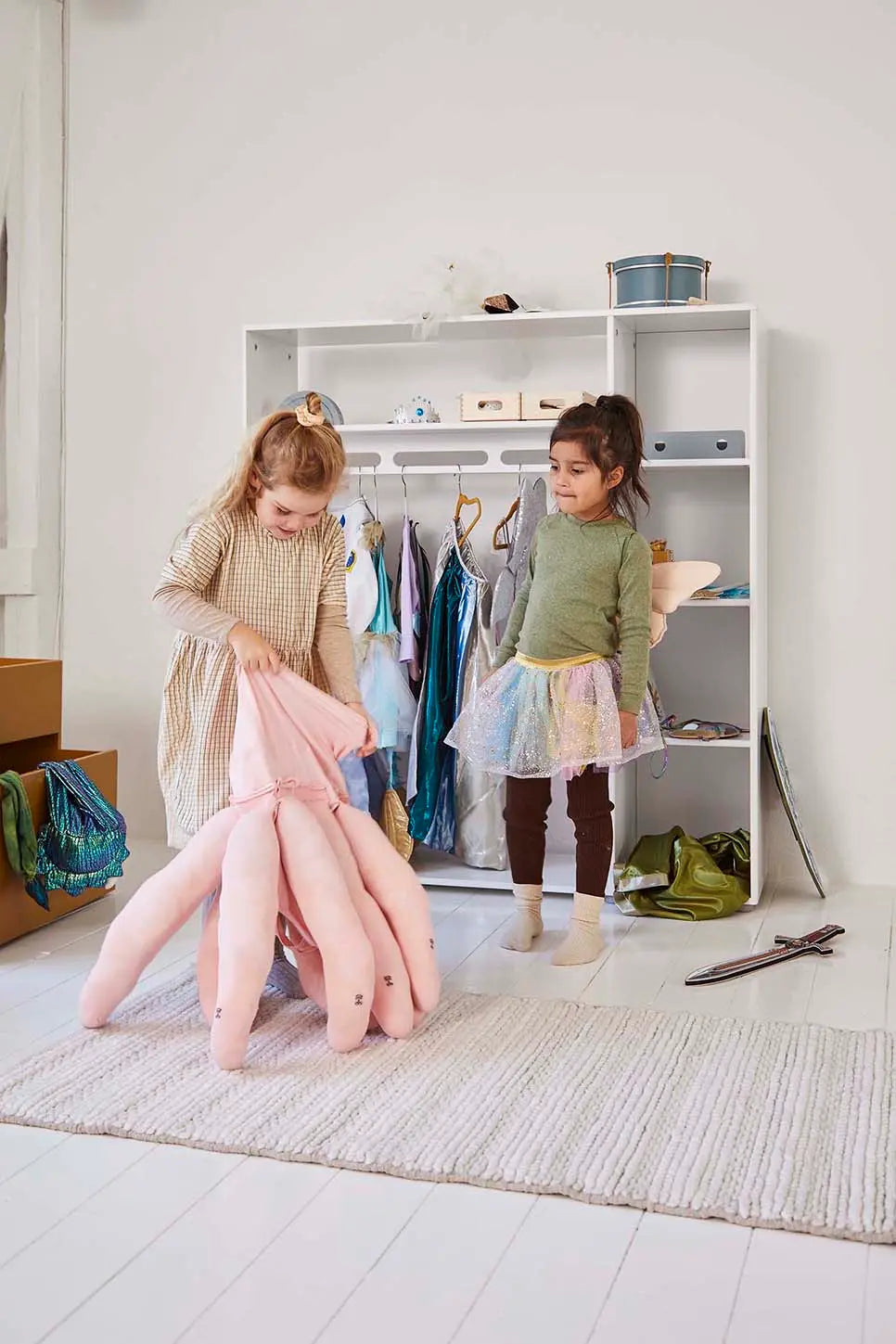 flexa-roomie-offener-kleiderschrank-f-r-kinder-mit-stange-und-b-den image 2