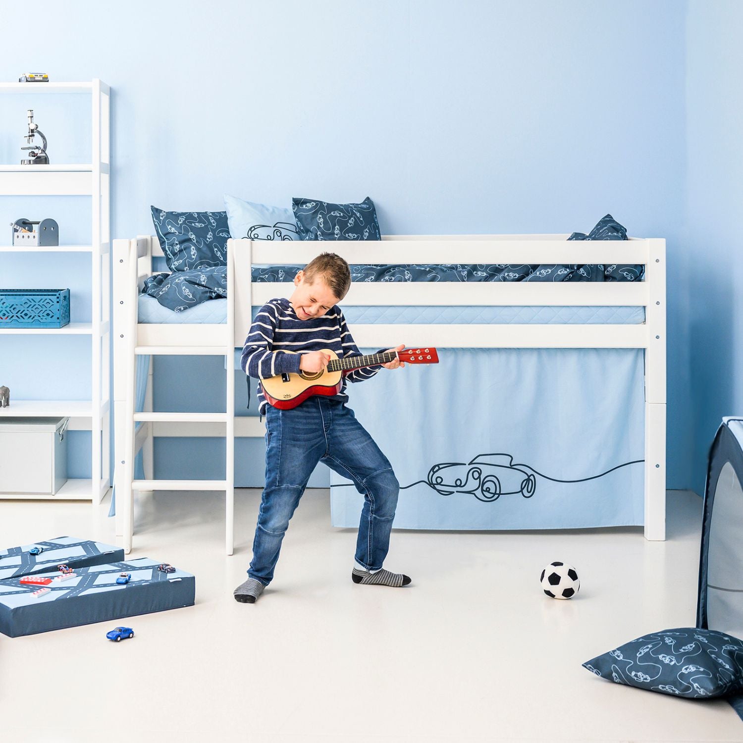 hoppekids-eco-dream-halbhochbett-mit-cars-bettvorhang image 3