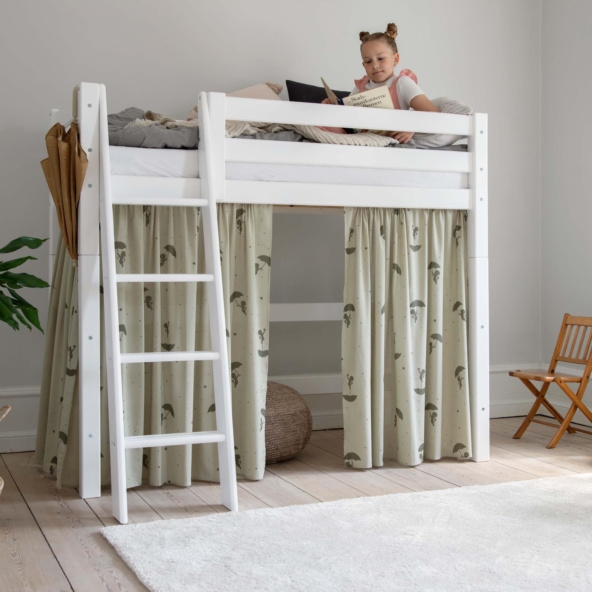 hoppekids-eco-luxury-mittelhohes-bett-90x200-mit-ole-lukoie-vorhang-gr-n image 7