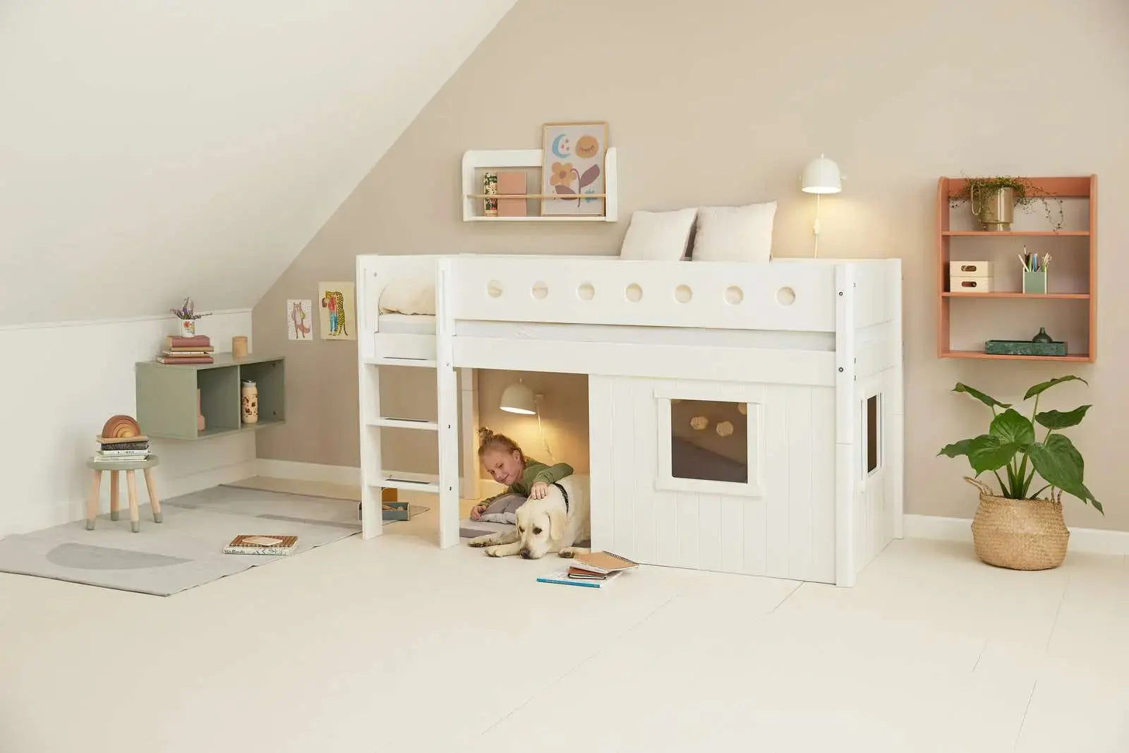 flexa-white-spielbett-baumhaus-120-cm-mit-leiter-und-absturzsicherung-90x200-cm- image 4