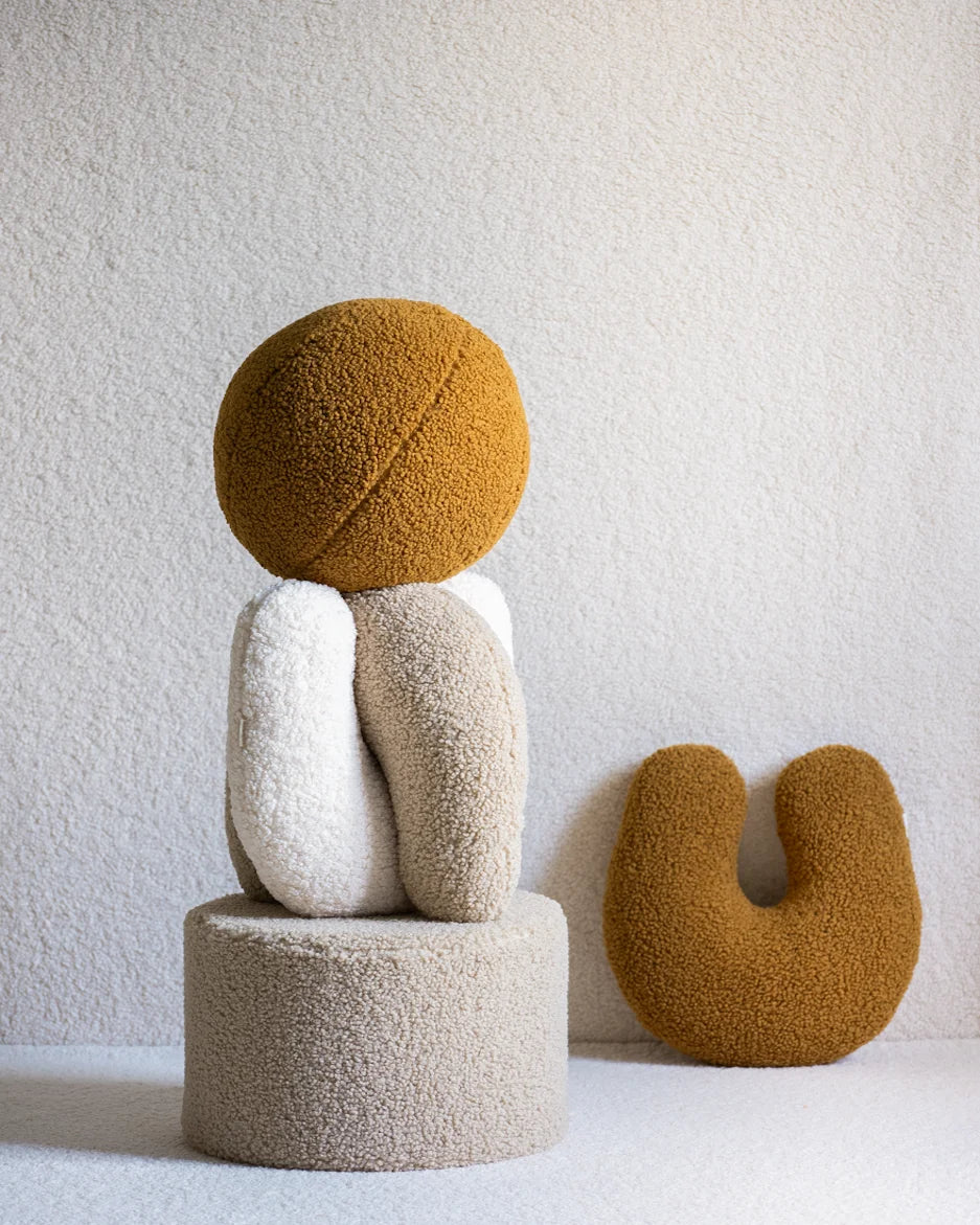 wigiwama-biscuit-u-f-rmiges-kissen-aus-teddy image 4