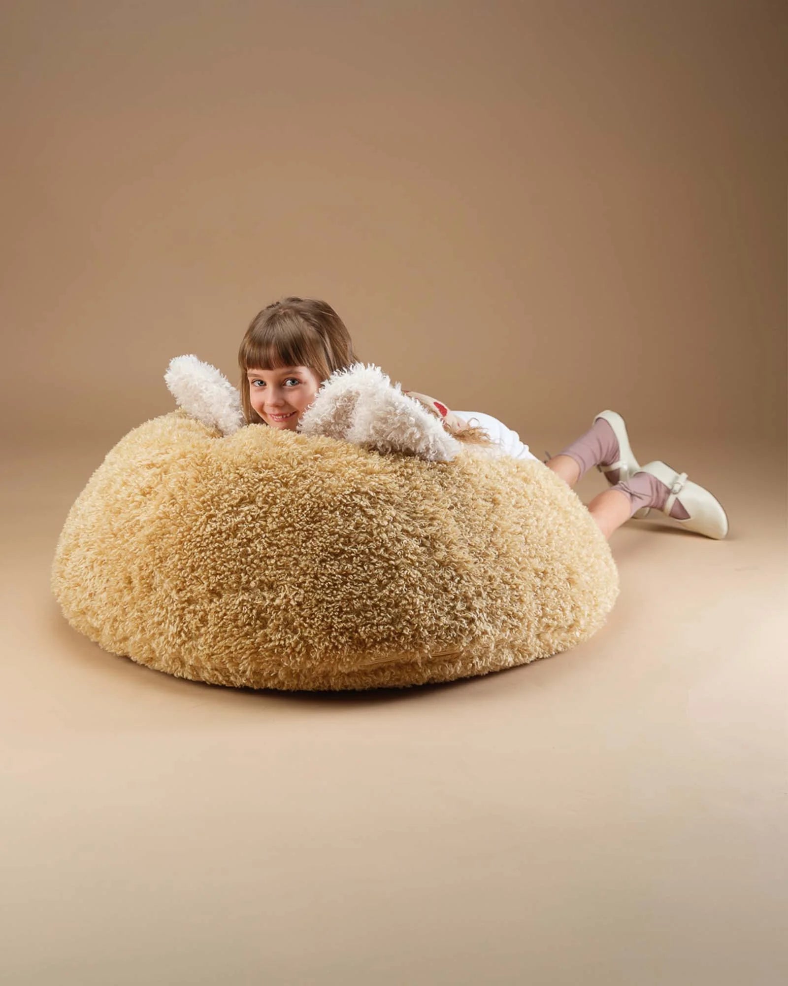 wigiwama-honey-yeti-sitzsack-flauschiger-kindersitzsack image 5