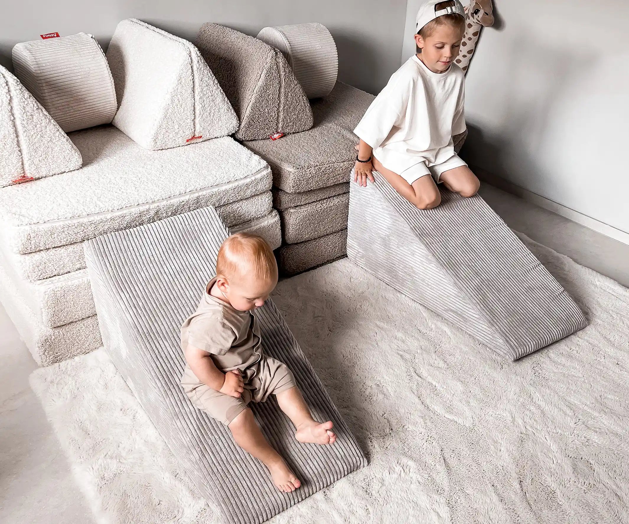 funzy-slide-spielsofa-add-on-kompakte-indoor-rutsche image 3