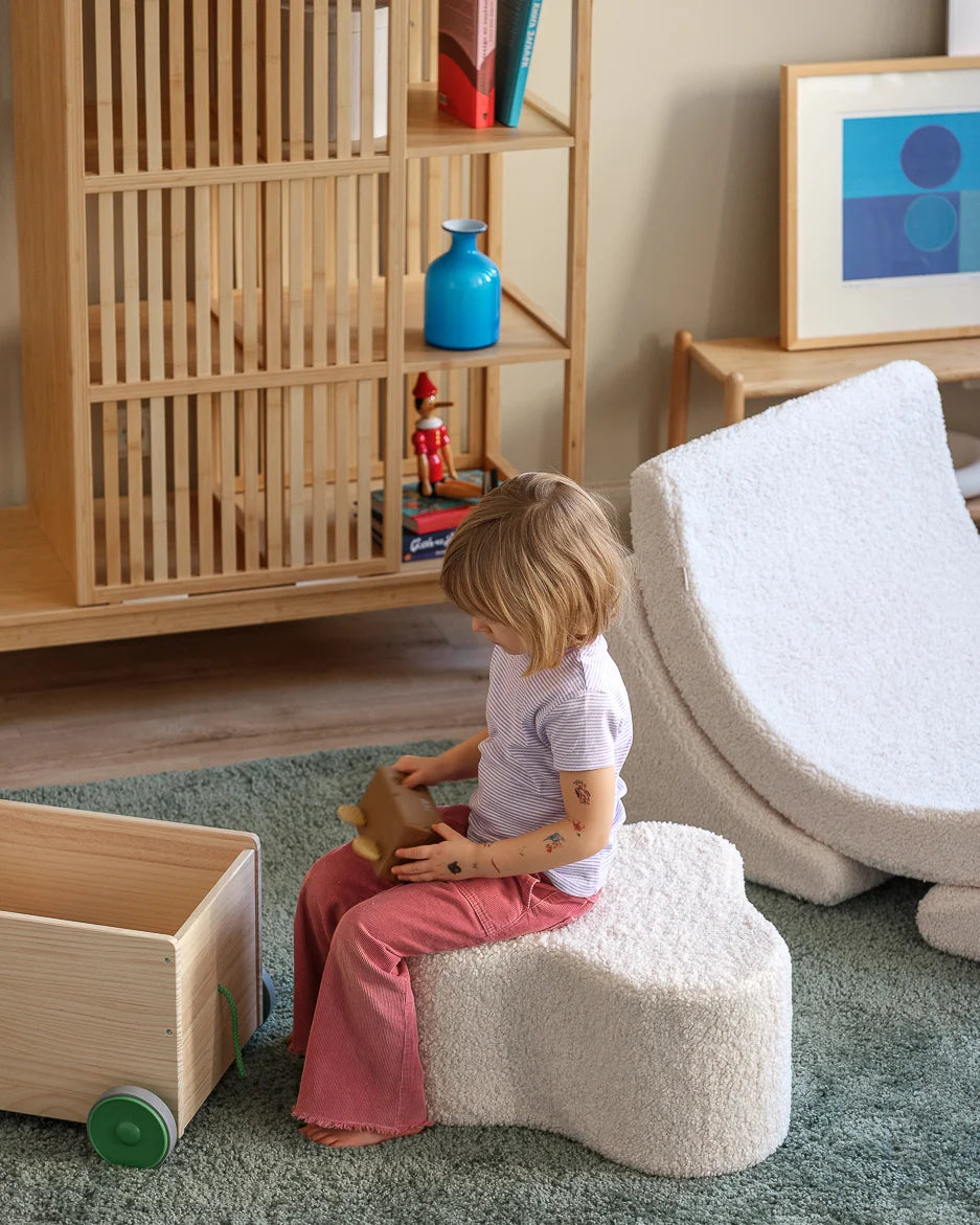 wigiwama-cloud-pouf-wolkenpouffe-cream-white-teddy image 2