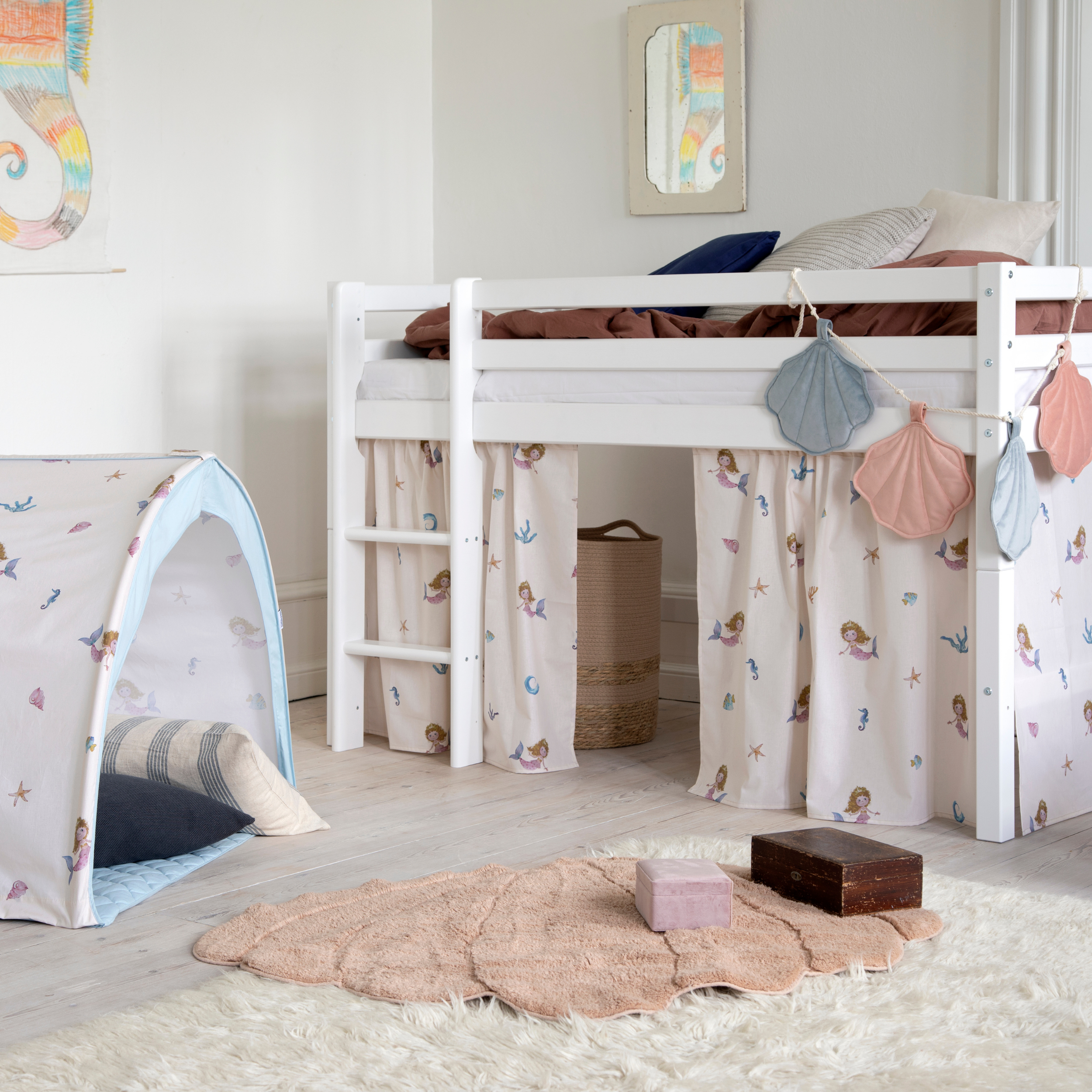 hoppekids-eco-dream-halbhochbett-mit-mermaid-vorhang image 2