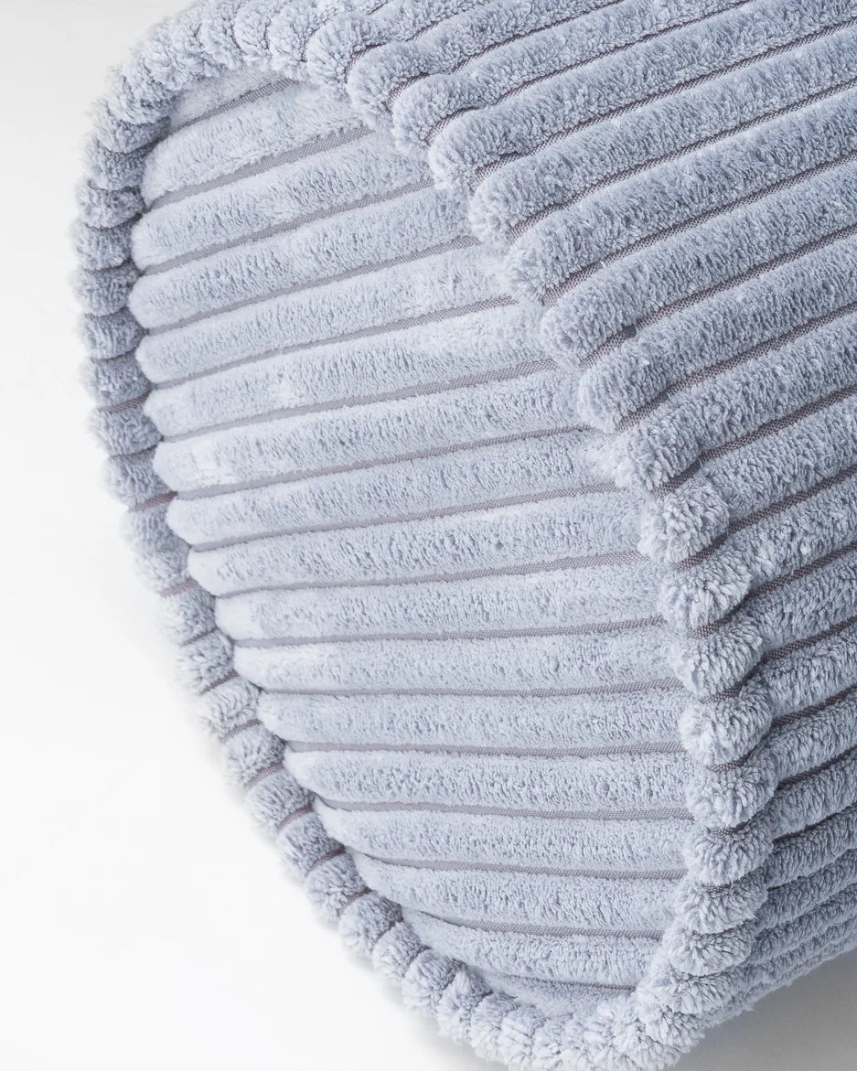 wigiwama-blueberry-blue-rollkissen-bolster-kissen-aus-cord image 3
