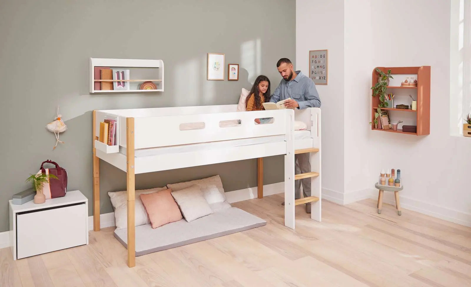 flexa-nor-spielbett-120-cm-mit-leiter-und-absturzsicherung-90x200-cm-wei-eiche image 2
