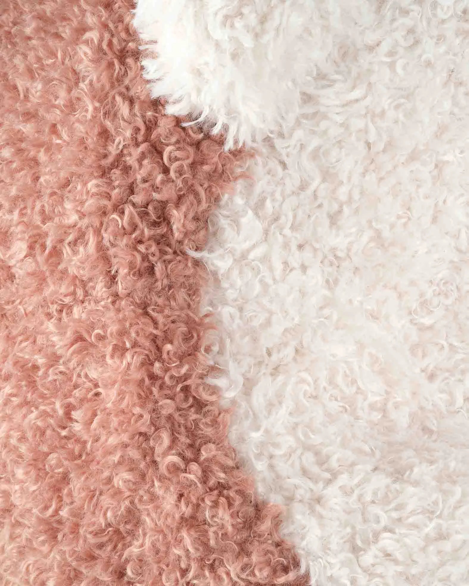 wigiwama-b-renkissen-blush-yeti-deko-kuschelkissen-mit-ohren image 3