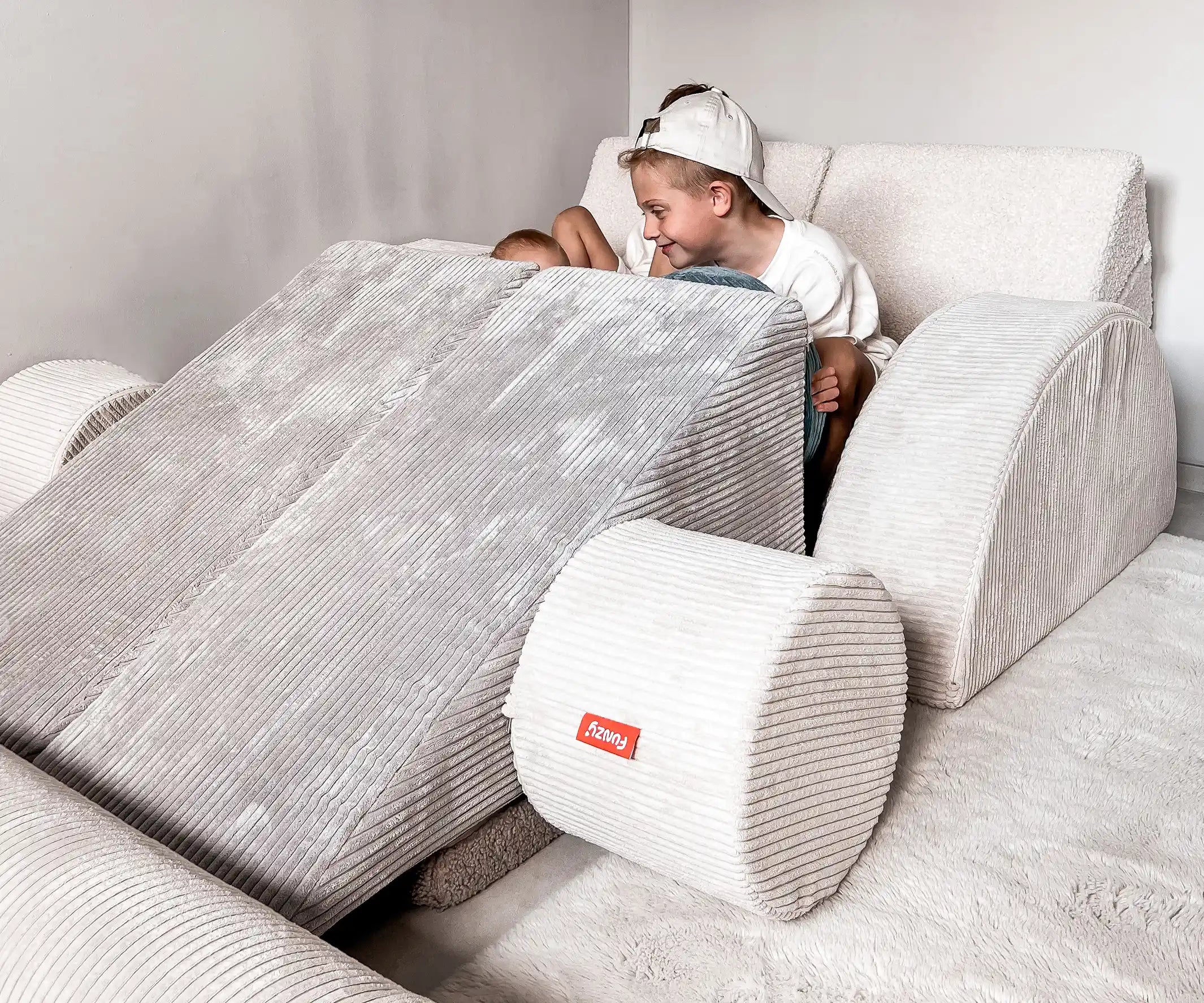 funzy-slide-spielsofa-add-on-kompakte-indoor-rutsche image 6