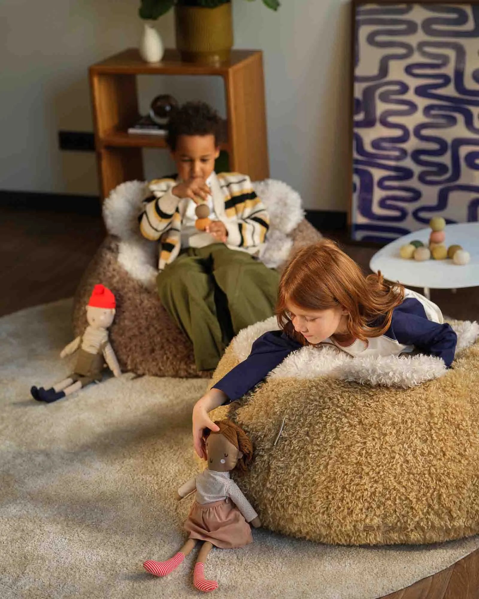 wigiwama-honey-yeti-sitzsack-flauschiger-kindersitzsack image 6