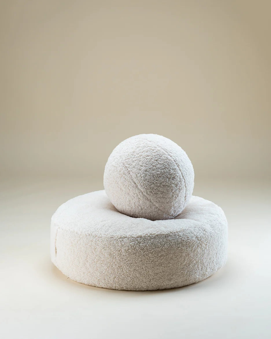 wigiwama-ballkissen-cream-white-teddy image 6