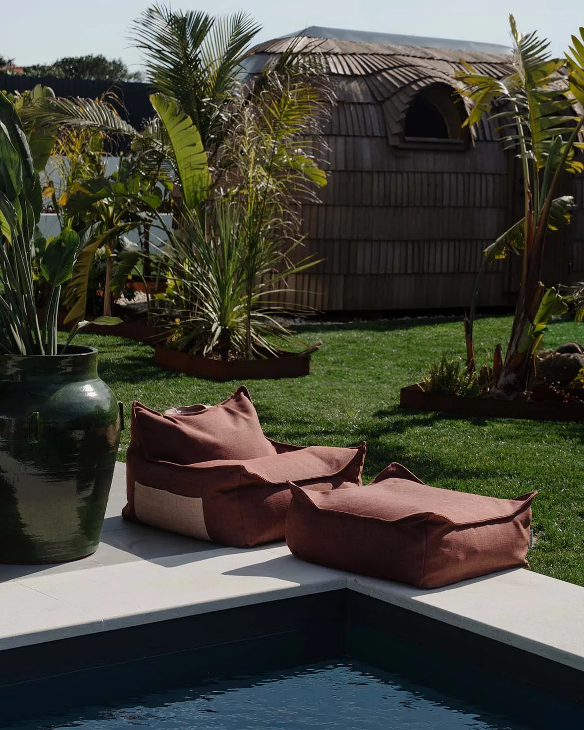 wigiwama-outdoor-square-ottoman-pomegranate-wetterfester-kinder-hocker image 5