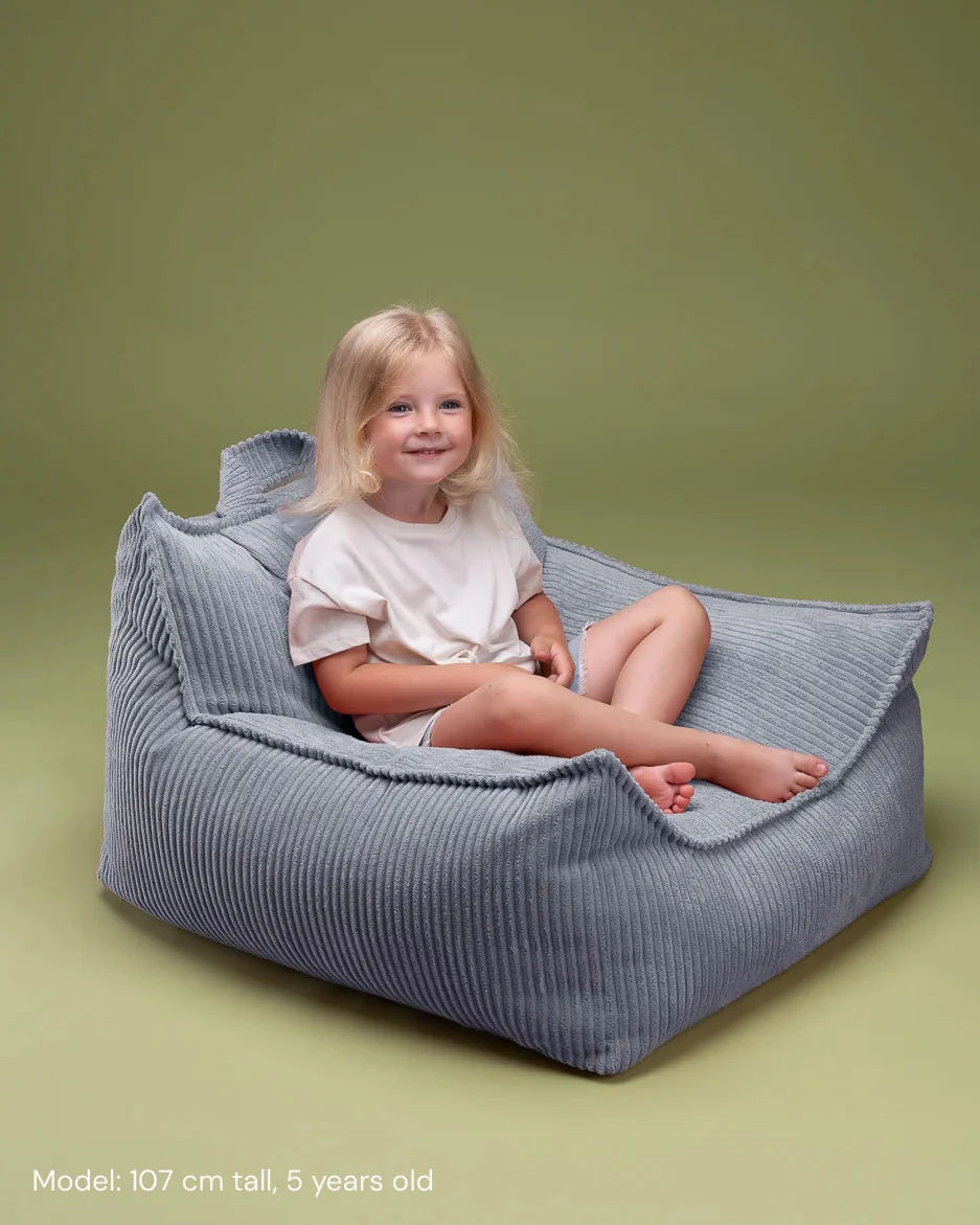 wigiwama-blueberry-blue-sitzsack-original-beanbag-kindersessel-breitcord image 2