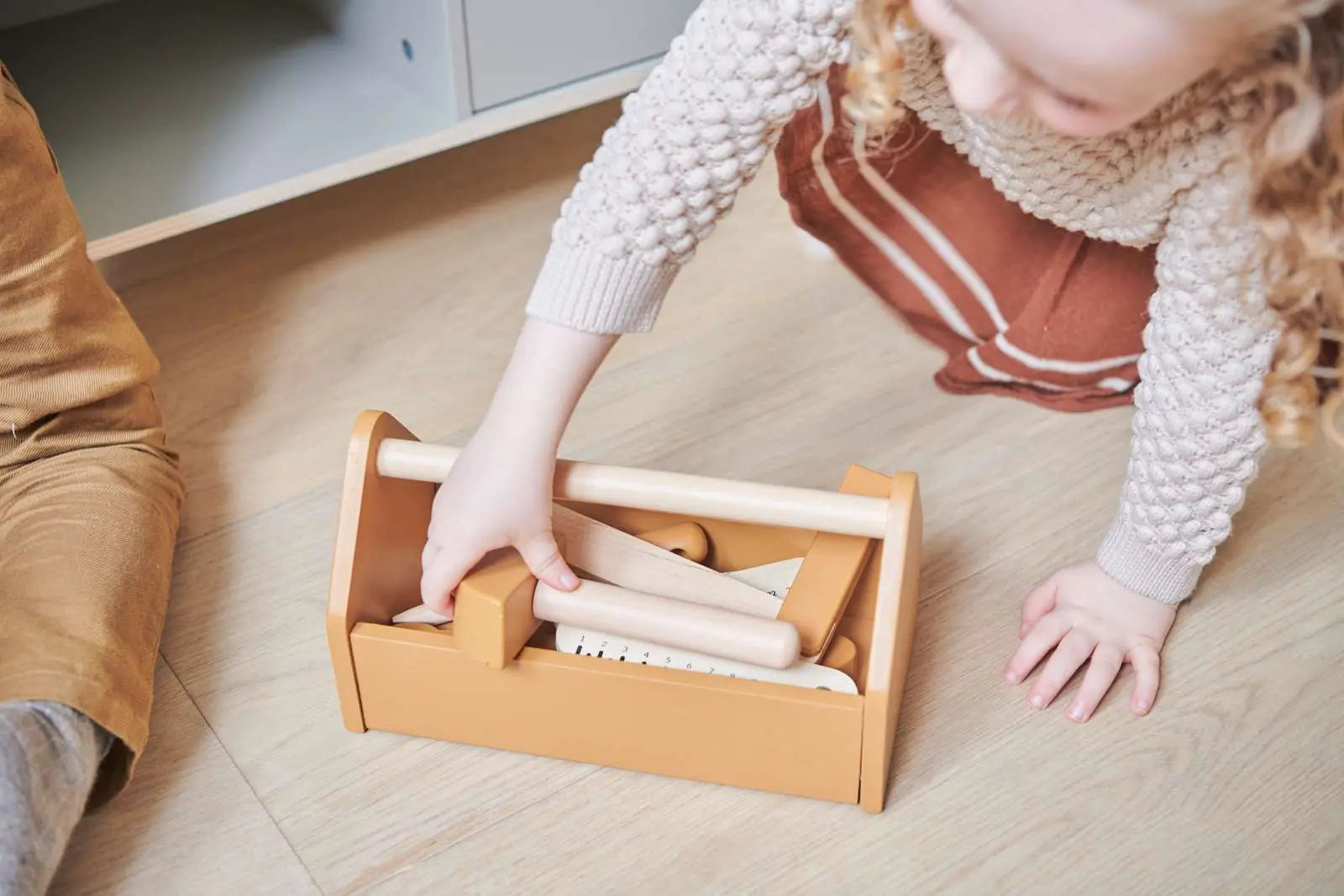 flexa-play-werkzeugkasten-aus-holz-mit-s-ge-schraubenschl-ssel-und-lineal image 7