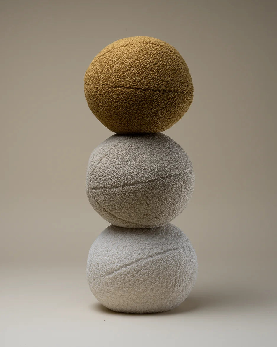 wigiwama-biscuit-ballkissen-teddy-ball-cushion image 5