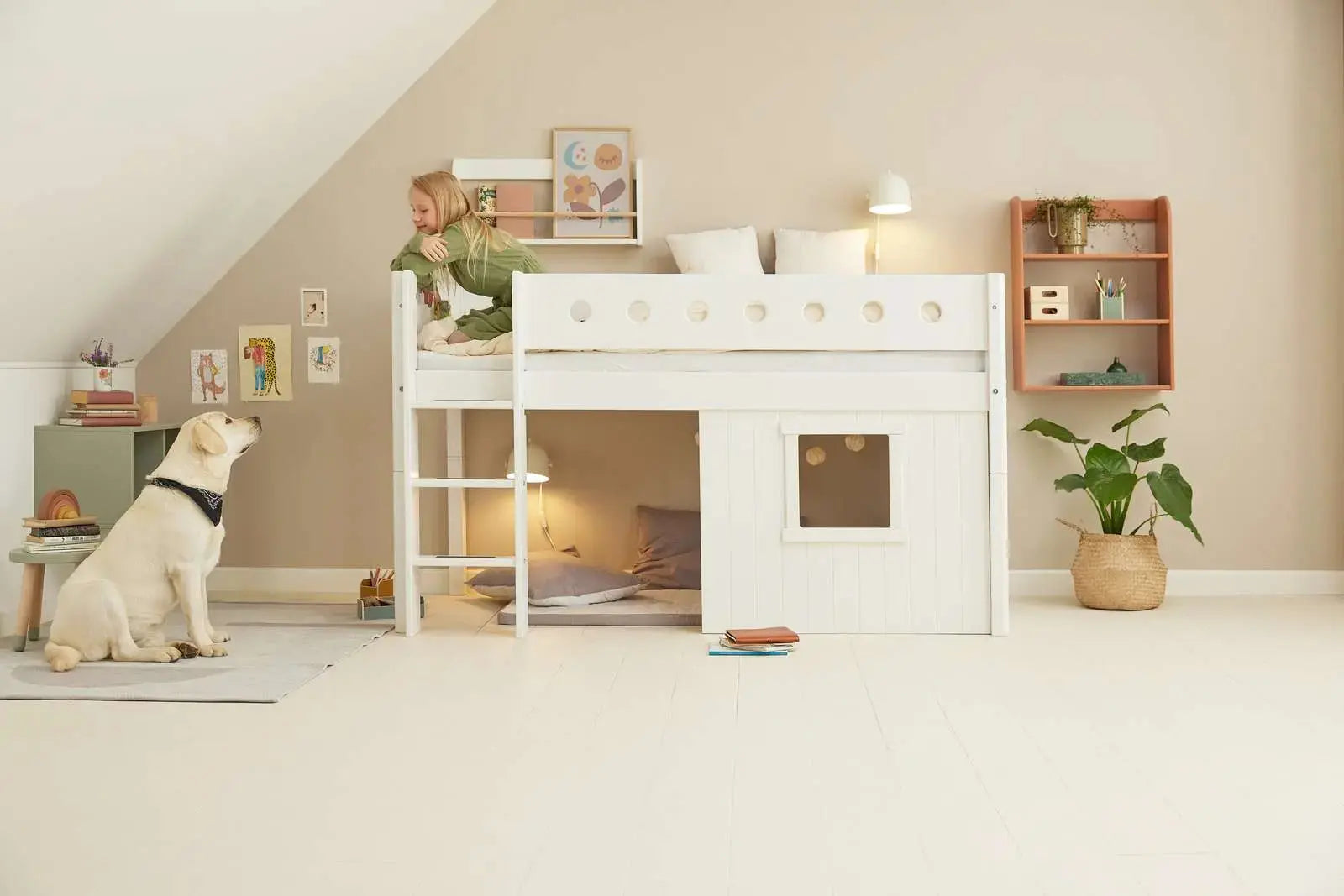 flexa-white-spielbett-baumhaus-120-cm-mit-leiter-und-absturzsicherung-90x200-cm- image 2