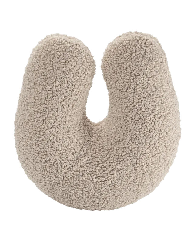 wigiwama-biscuit-u-f-rmiges-kissen-aus-teddy image 1