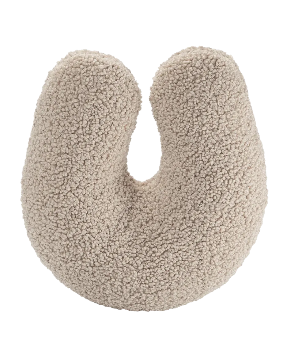 wigiwama-biscuit-u-f-rmiges-kissen-aus-teddy image 1