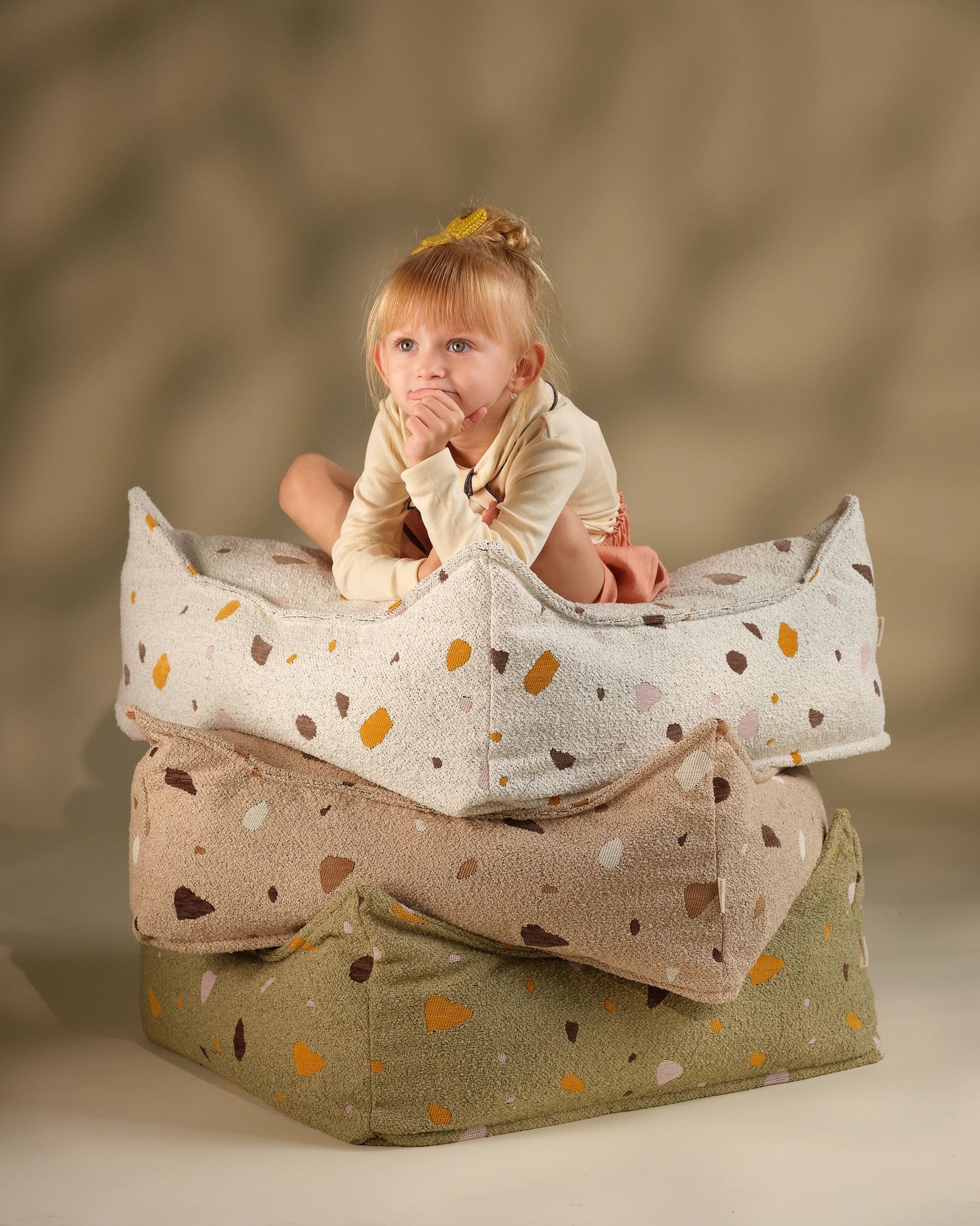 wigiwama-square-ottoman-terrazzo-sand-quadratischer-kinder-hocker image 5
