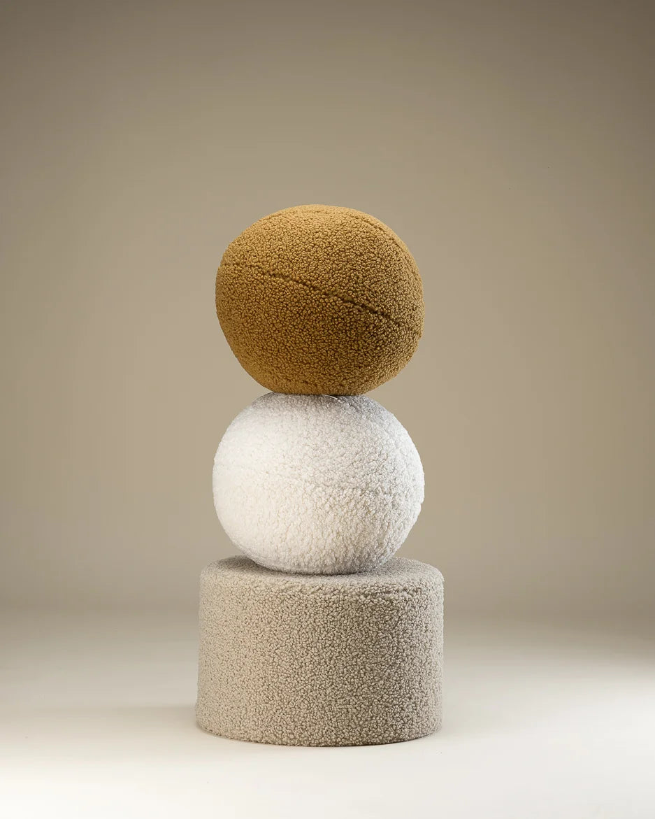 wigiwama-biscuit-pouf-kinder-hocker-aus-teddy image 3
