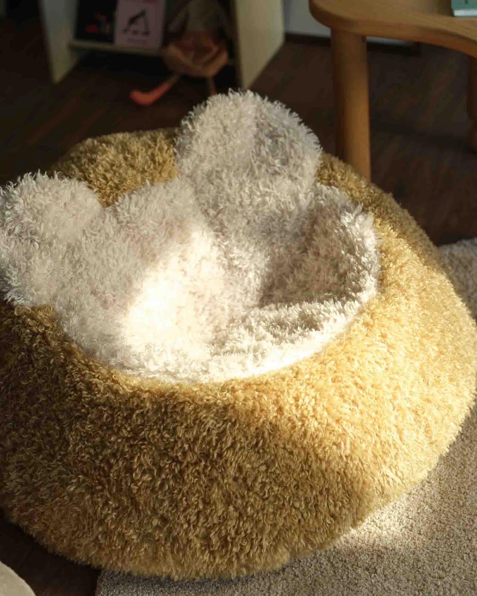 wigiwama-honey-yeti-sitzsack-flauschiger-kindersitzsack image 7