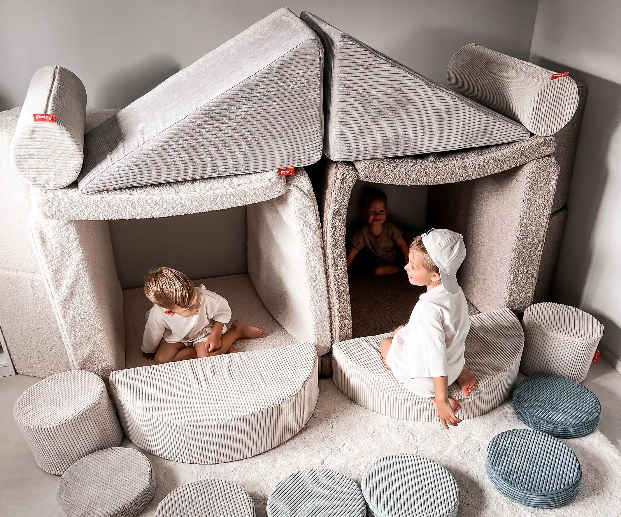 funzy-slide-spielsofa-add-on-kompakte-indoor-rutsche image 4