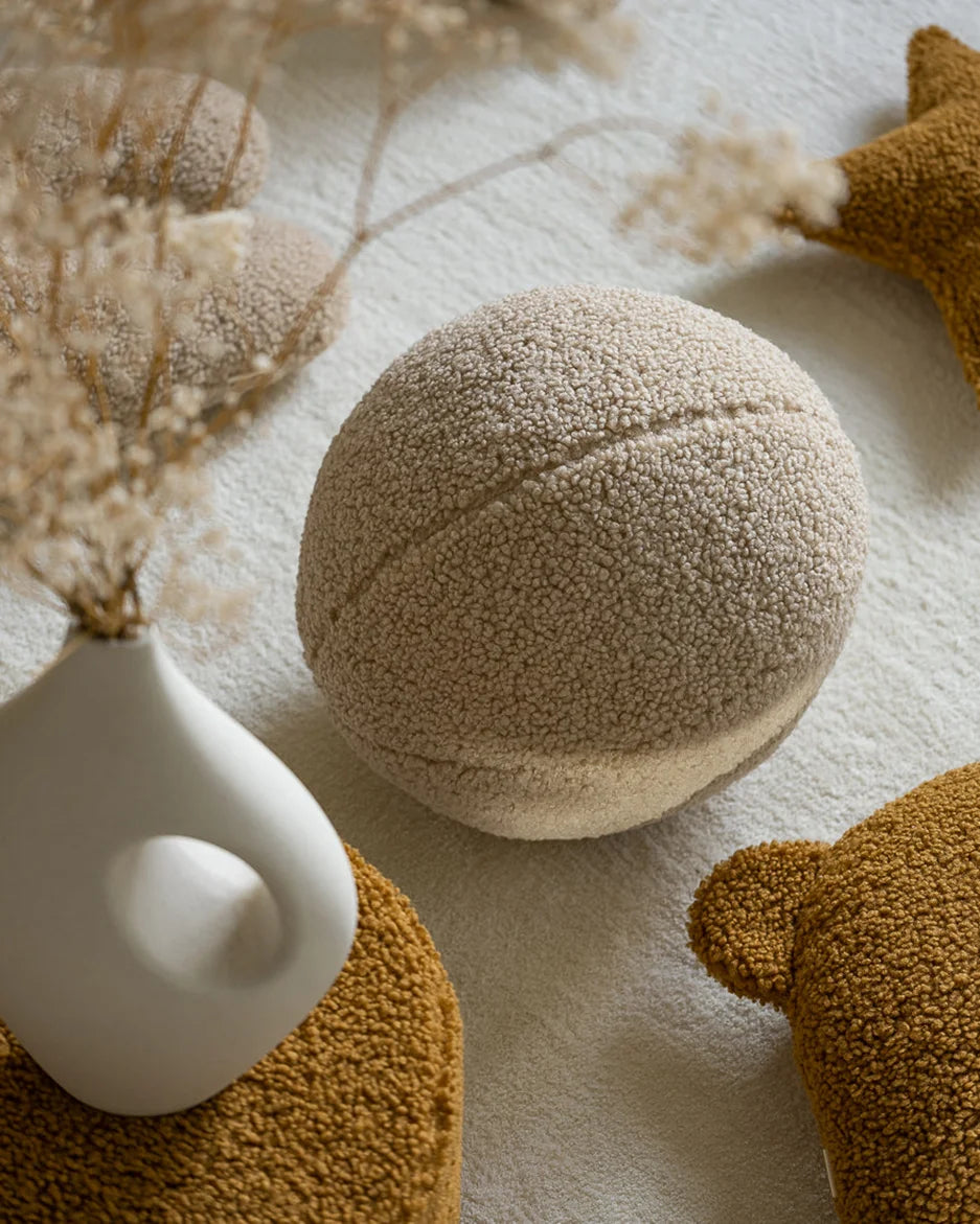 wigiwama-biscuit-ballkissen-teddy-ball-cushion image 3